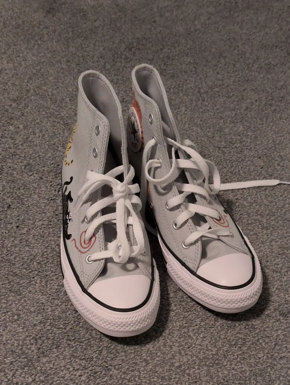 NWOT Cat Print Converse Kids 5.5/Women's 7.5